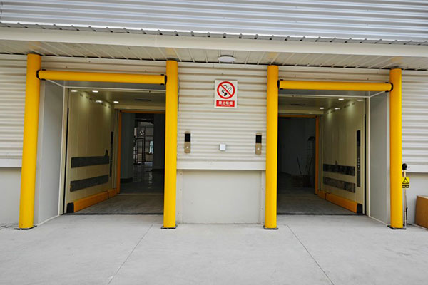 Manufacturing06 Single Flexible Bollard